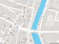 Ambulance met grote spoed naar de Westhavenplaats in Vlaardingen