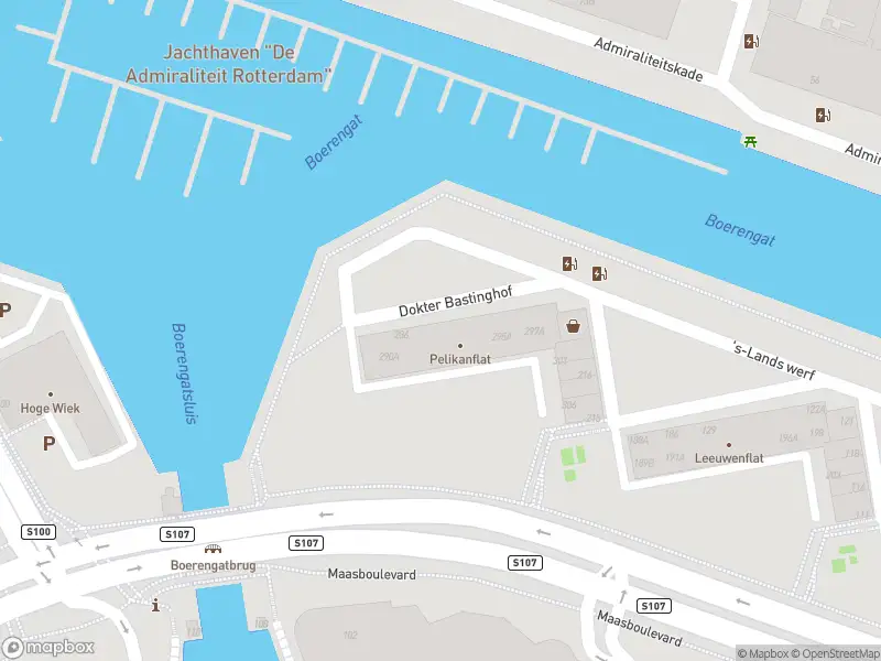 Ambulance met grote spoed naar de 's-Lands werf in Rotterdam