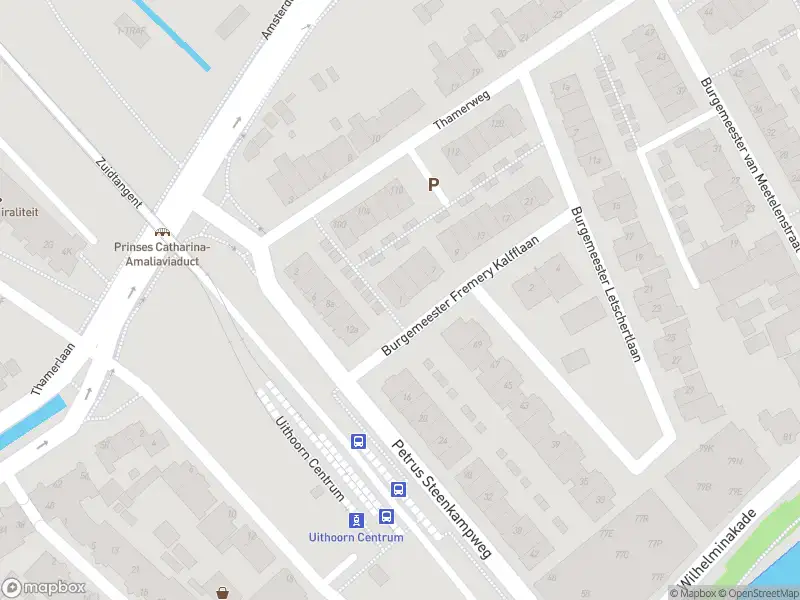 Ambulance met grote spoed naar de Burgemeester Fremery Kalfflaan in Uithoorn