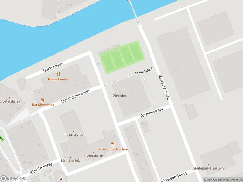 Ambulance met gepaste spoed naar de Lichtfabriekplein in Haarlem