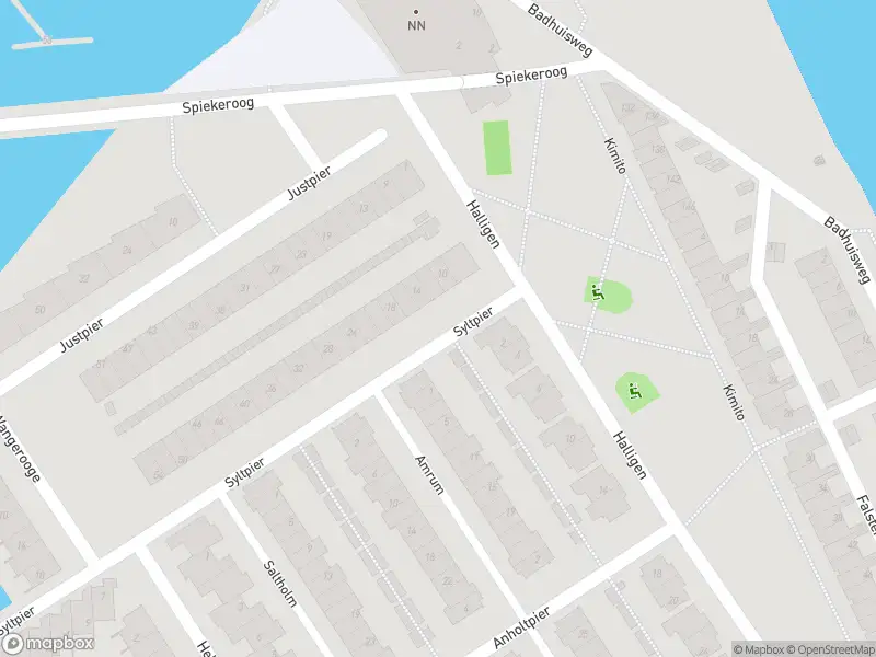 Ambulance met grote spoed naar de Syltpier in Zaandam