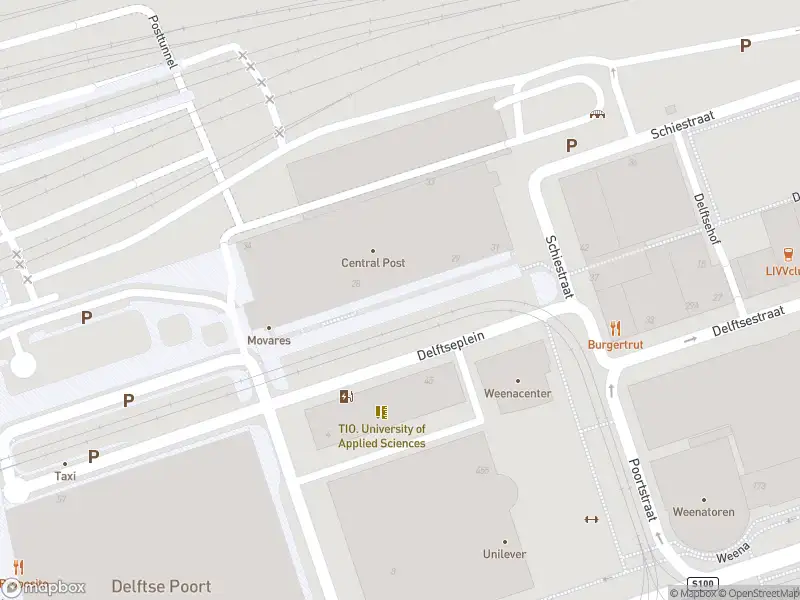 Ambulance met grote spoed naar de Delftseplein in Rotterdam