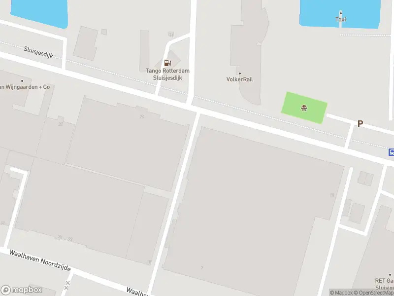 Ambulance met gepaste spoed naar de Sluisjesdijk in Rotterdam