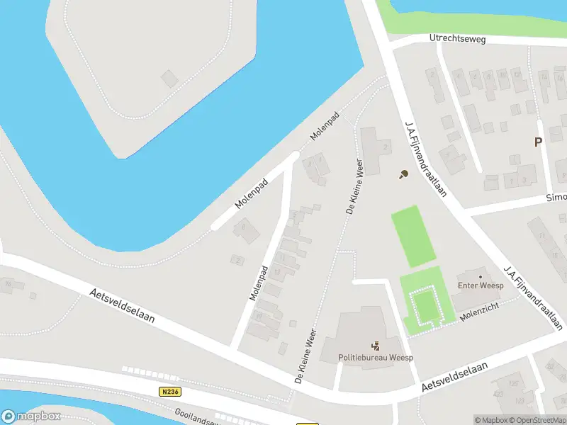 Ambulance met grote spoed naar de Molenpad in Weesp