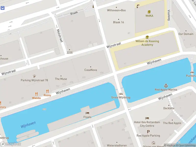 Ambulance met gepaste spoed naar de Wijnhaven in Rotterdam