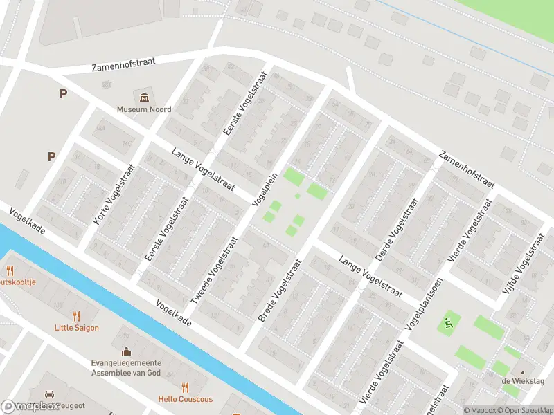 Ambulance met grote spoed naar de Vogelplein in Amsterdam