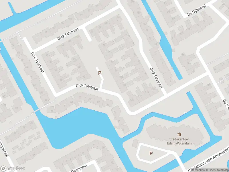 Ambulance met grote spoed naar de De Deimpt in Volendam