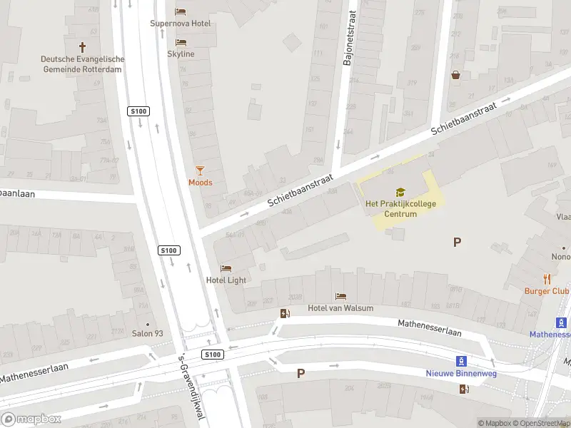 Ambulance met grote spoed naar de Schietbaanstraat in Rotterdam