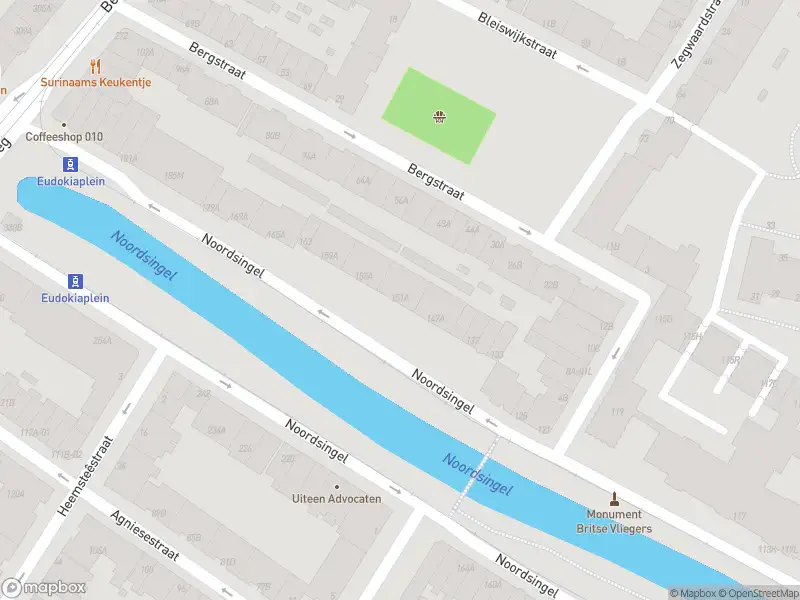 Ambulance met gepaste spoed naar de Noordsingel in Rotterdam