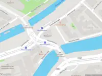 Ambulance met gepaste spoed naar de Alexanderplein in Amsterdam