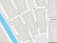 Ambulance met gepaste spoed naar de Radboudstraat in Haarlem