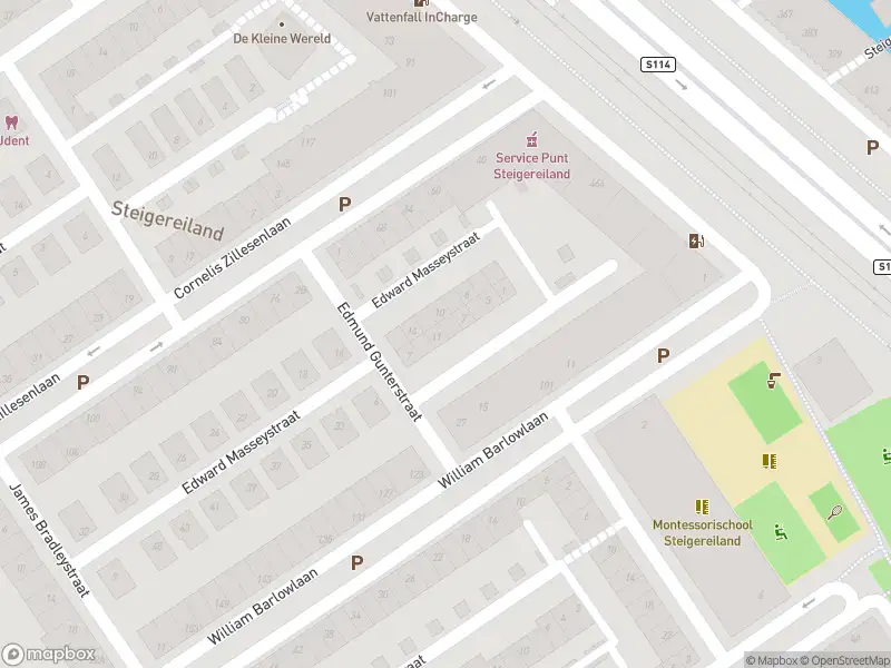 Ambulance met grote spoed naar de Edward Masseystraat in Amsterdam