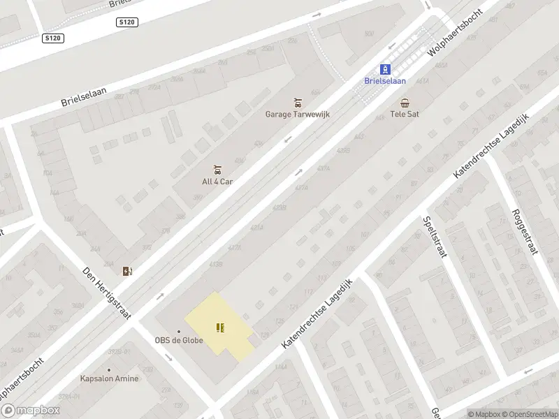 Ambulance met grote spoed naar de Wolphaertsbocht in Rotterdam