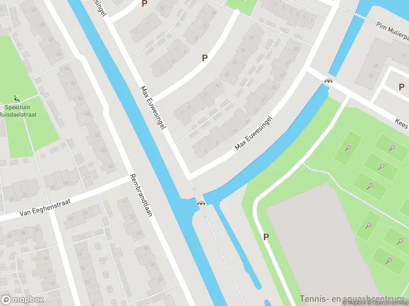 Ambulance met gepaste spoed naar de Max Euwesingel in Alphen aan den Rijn