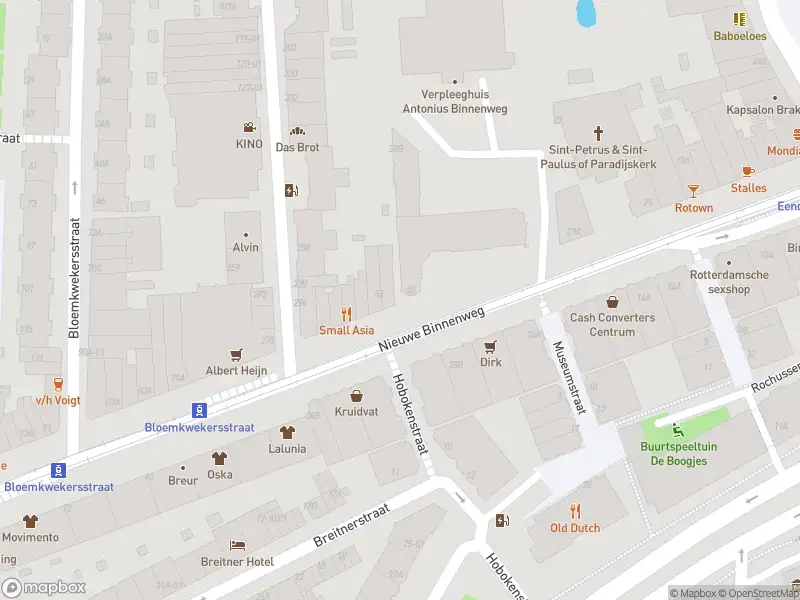 Ambulance met grote spoed naar de Nieuwe Binnenweg in Rotterdam