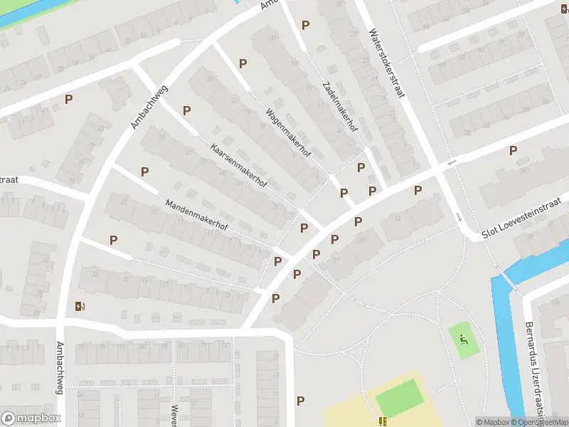 Ambulance met gepaste spoed naar de Kaarsenmakerhof in Schiedam