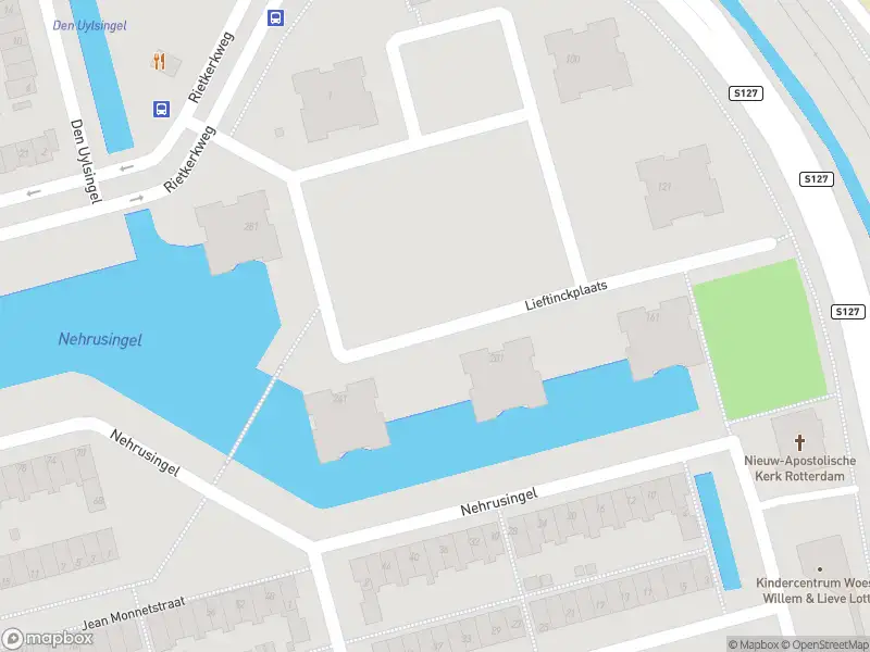 Ambulance met grote spoed naar de Lieftinckplaats in Rotterdam