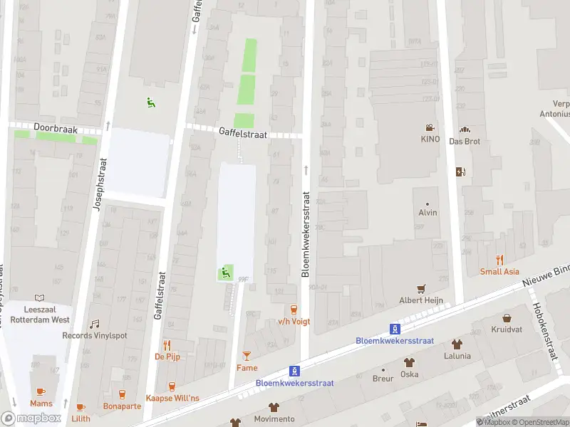 Ambulance met gepaste spoed naar de Bloemkwekersstraat in Rotterdam