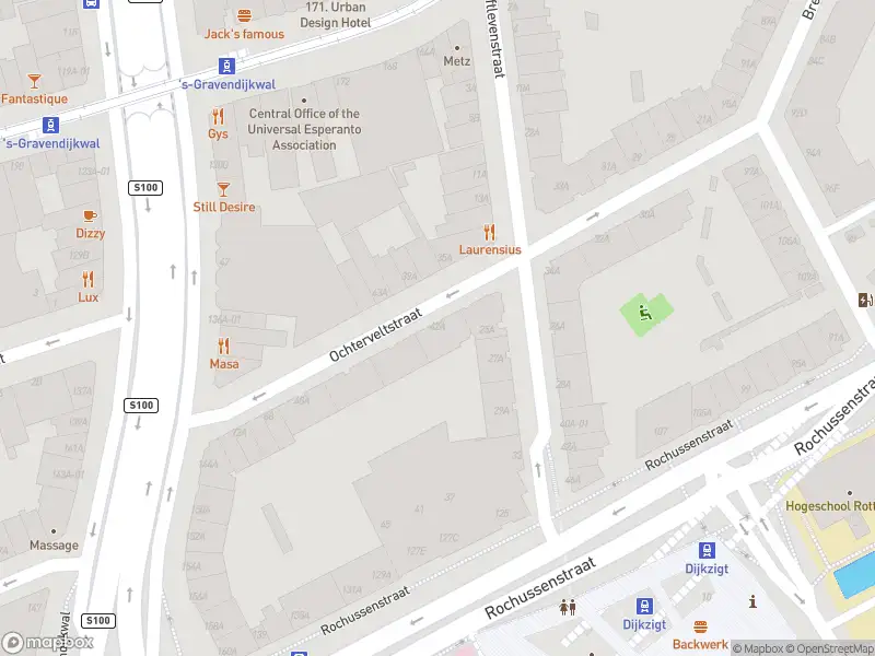 Ambulance met grote spoed naar de Ochterveltstraat in Rotterdam