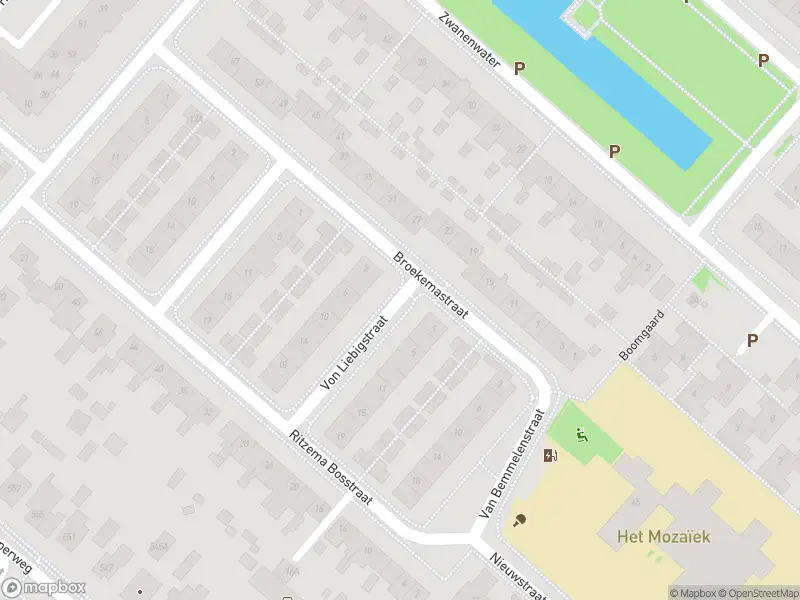 Ambulance met grote spoed naar de Von Liebigstraat in Nieuw-Vennep