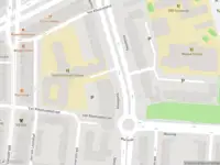 Ambulance met grote spoed naar de Vondelweg in Rotterdam