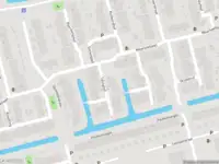 Ambulance met grote spoed naar de Talinghof in Delft