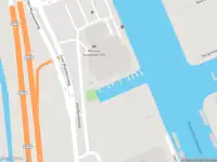 Ambulance met grote spoed naar de Joan Muyskenweg in Amsterdam