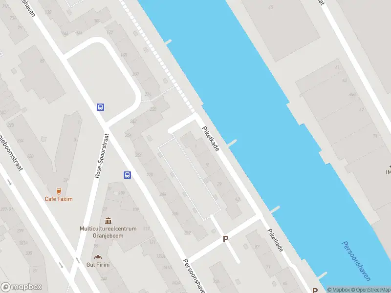 Ambulance met grote spoed naar de Piketkade in Rotterdam