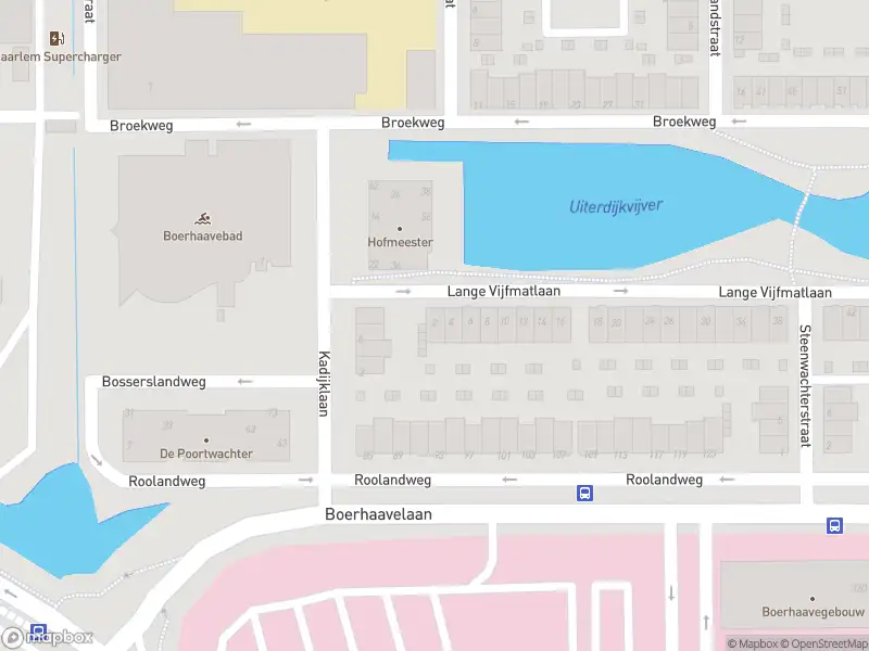 Brandweer met grote spoed naar de Lange Vijfmatlaan in Haarlem vanwege afhijsen patient