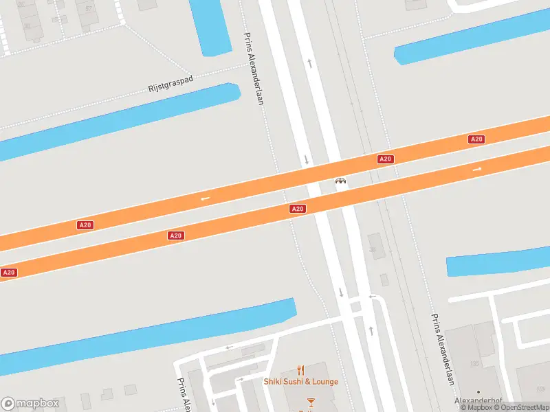 Ambulance met grote spoed naar de Prins Alexanderlaan in Rotterdam