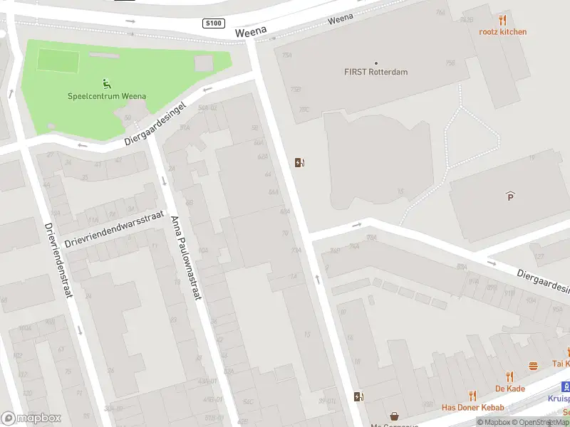 Ambulance met grote spoed naar de Diergaardesingel in Rotterdam