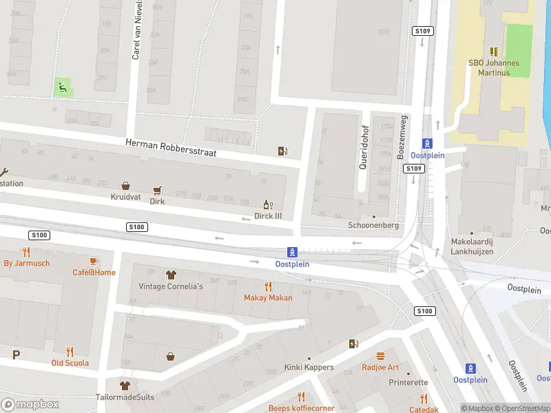 Ambulance met grote spoed naar de Goudsesingel in Rotterdam