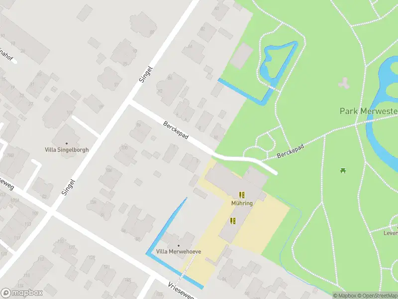 Ambulance met grote spoed naar de Berckepad in Dordrecht