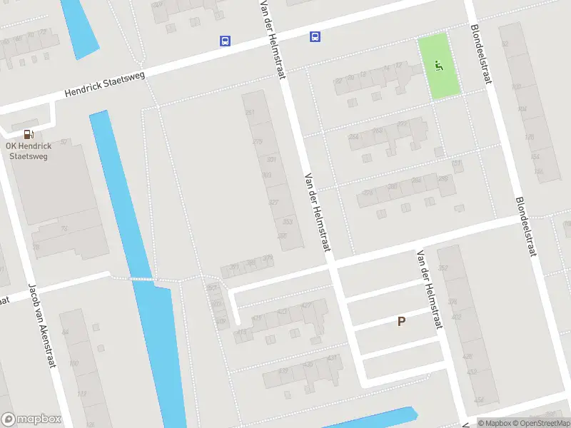 Ambulance met grote spoed naar de Van der Helmstraat in Rotterdam