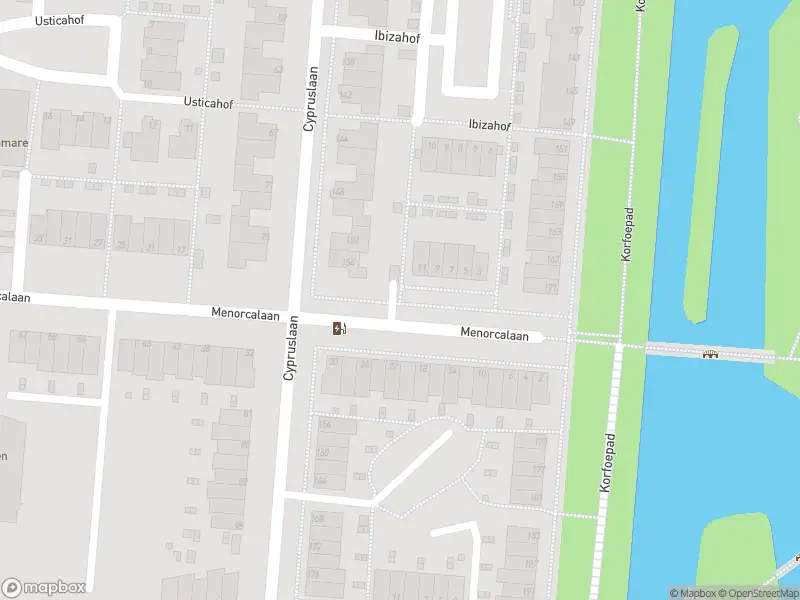 Ambulance met grote spoed naar de Menorcalaan in Rotterdam