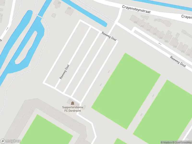 Ambulance met gepaste spoed naar de Reeweg Oost in Dordrecht