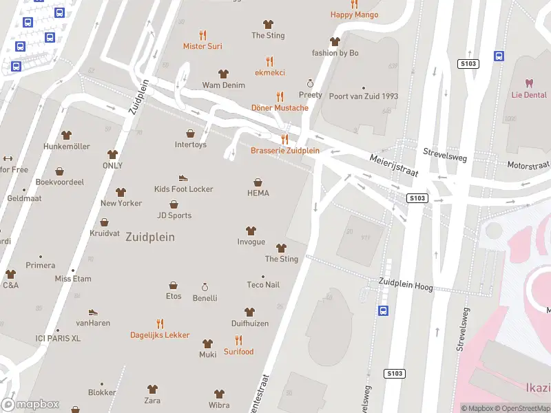 Ambulance met grote spoed naar de Zuidplein Hoog in Rotterdam