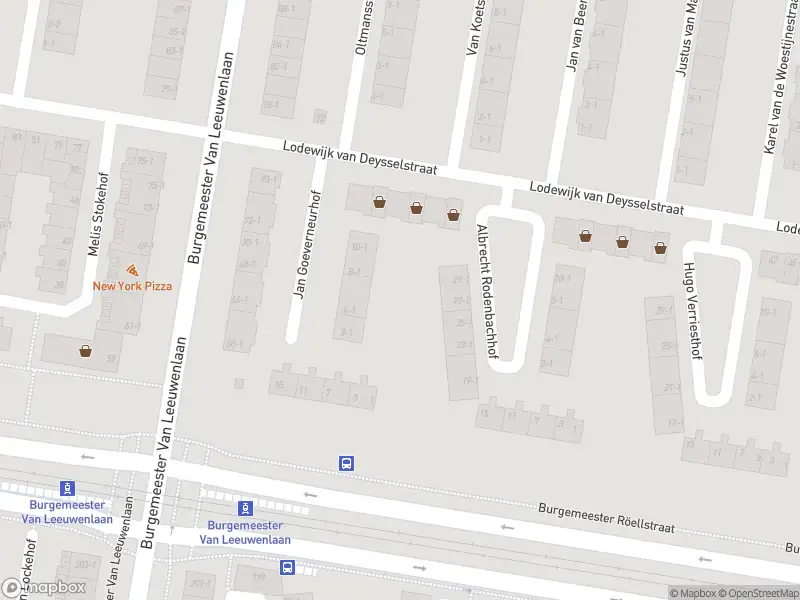 Ambulance met grote spoed naar de Burgemeester Rendorpstraat in Amsterdam