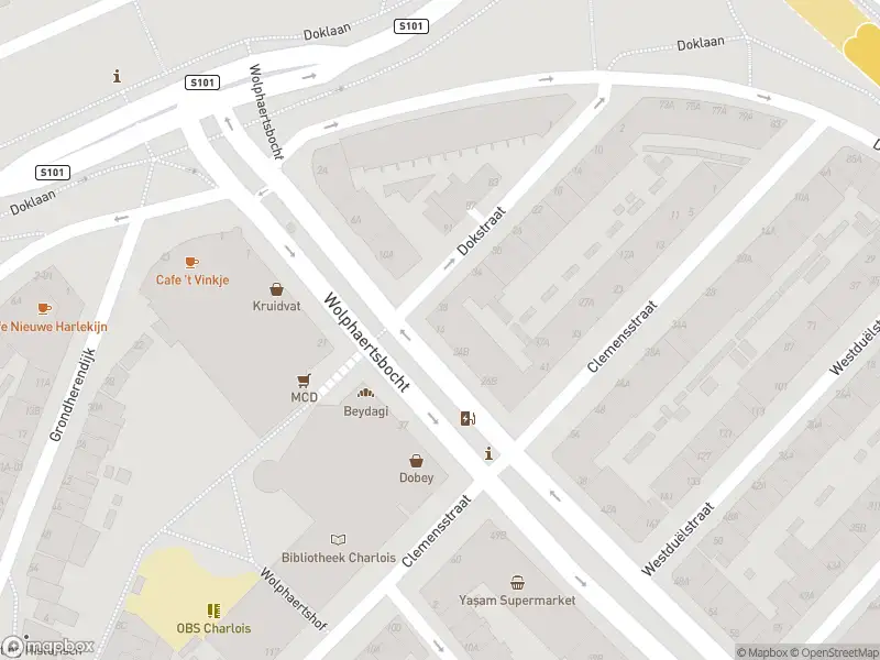 Ambulance met gepaste spoed naar de Wolphaertsbocht in Rotterdam