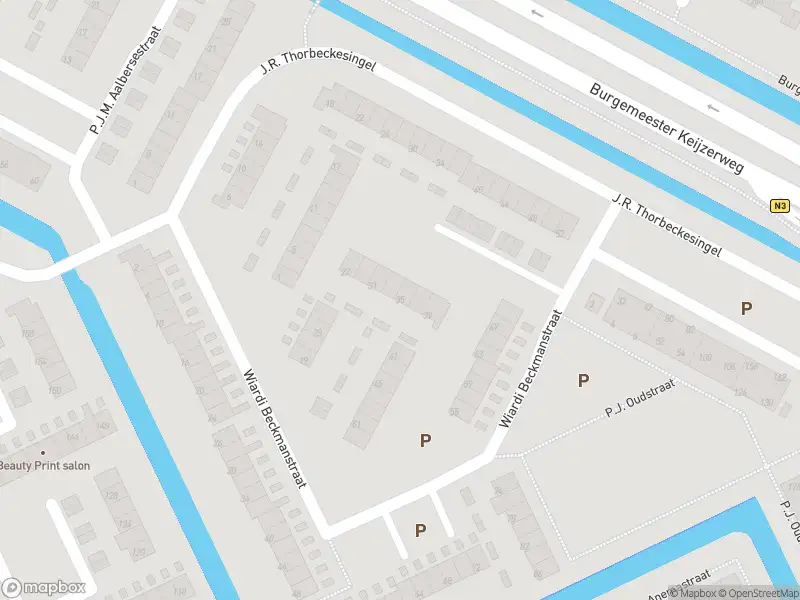 Ambulance met grote spoed naar de Wiardi Beckmanstraat in Papendrecht