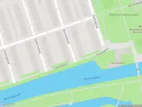 Ambulance met grote spoed naar de Esmoreitstraat in Amsterdam