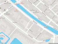 Ambulance met grote spoed naar de Tussen de Grachten in Weesp