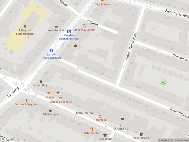 Ambulance met grote spoed naar de Gerard Scholtenstraat in Rotterdam