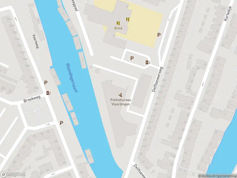 Ambulance met grote spoed naar de Delftseveerweg in Vlaardingen