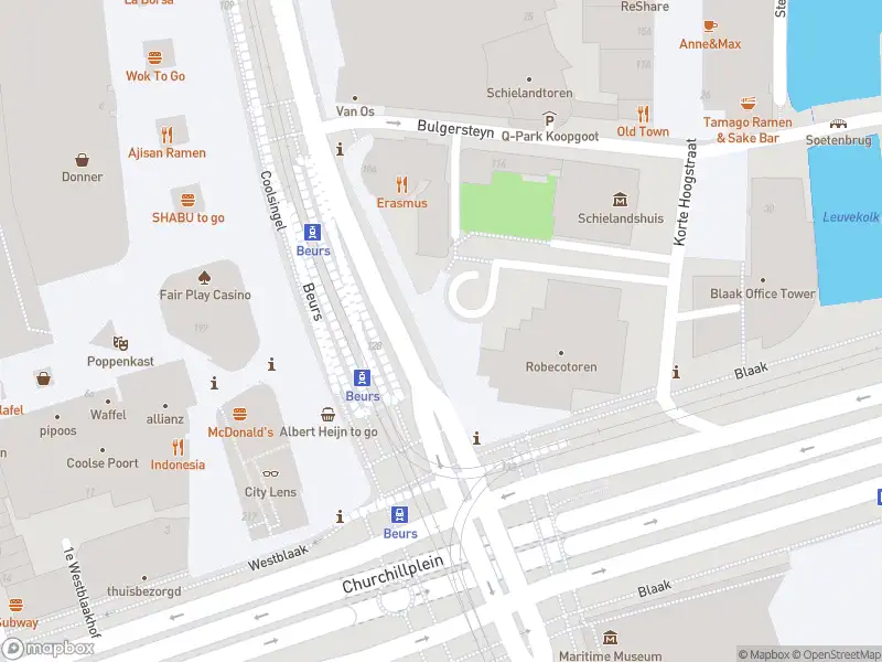 Ambulance met gepaste spoed naar de Coolsingel in Rotterdam