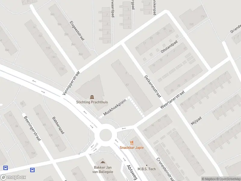 Ambulance met grote spoed naar de Mookhoekplein in Rotterdam