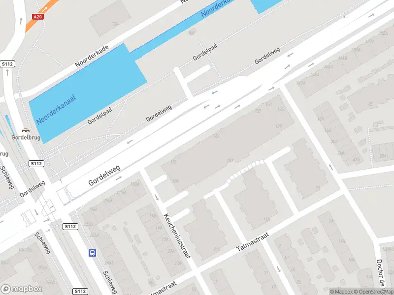 Ambulance met grote spoed naar de Donker Curtiusstraat in Rotterdam