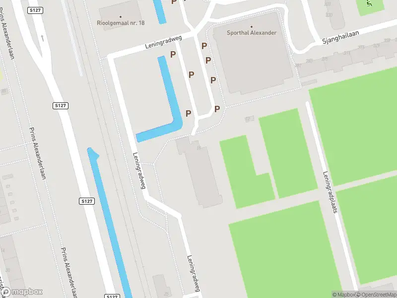 Ambulance met grote spoed naar de Leningradplaats in Rotterdam