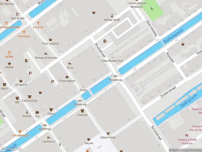 Ambulance met grote spoed naar de Gasthuislaan in Delft