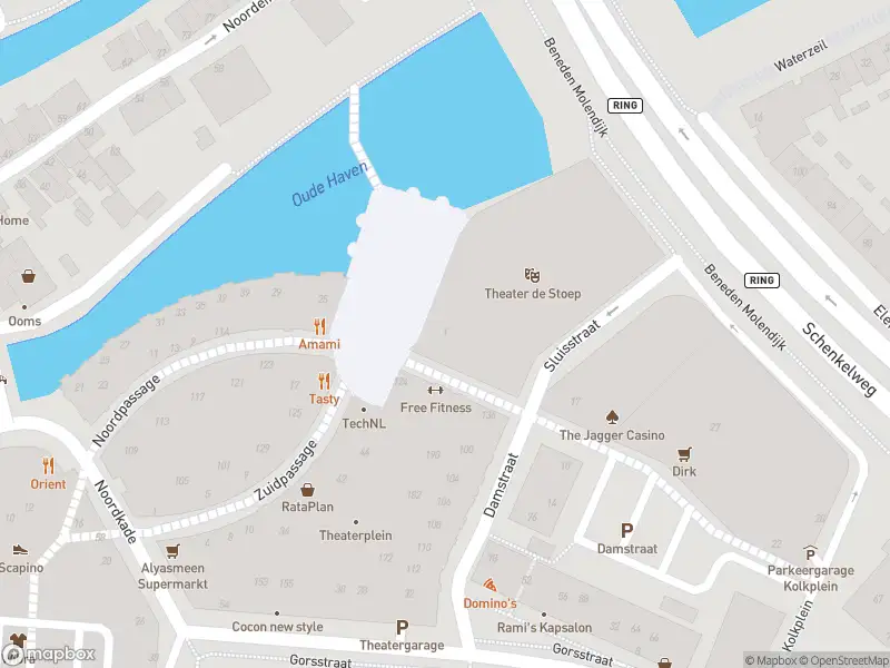 Ambulance met grote spoed naar de Theaterplein in Spijkenisse